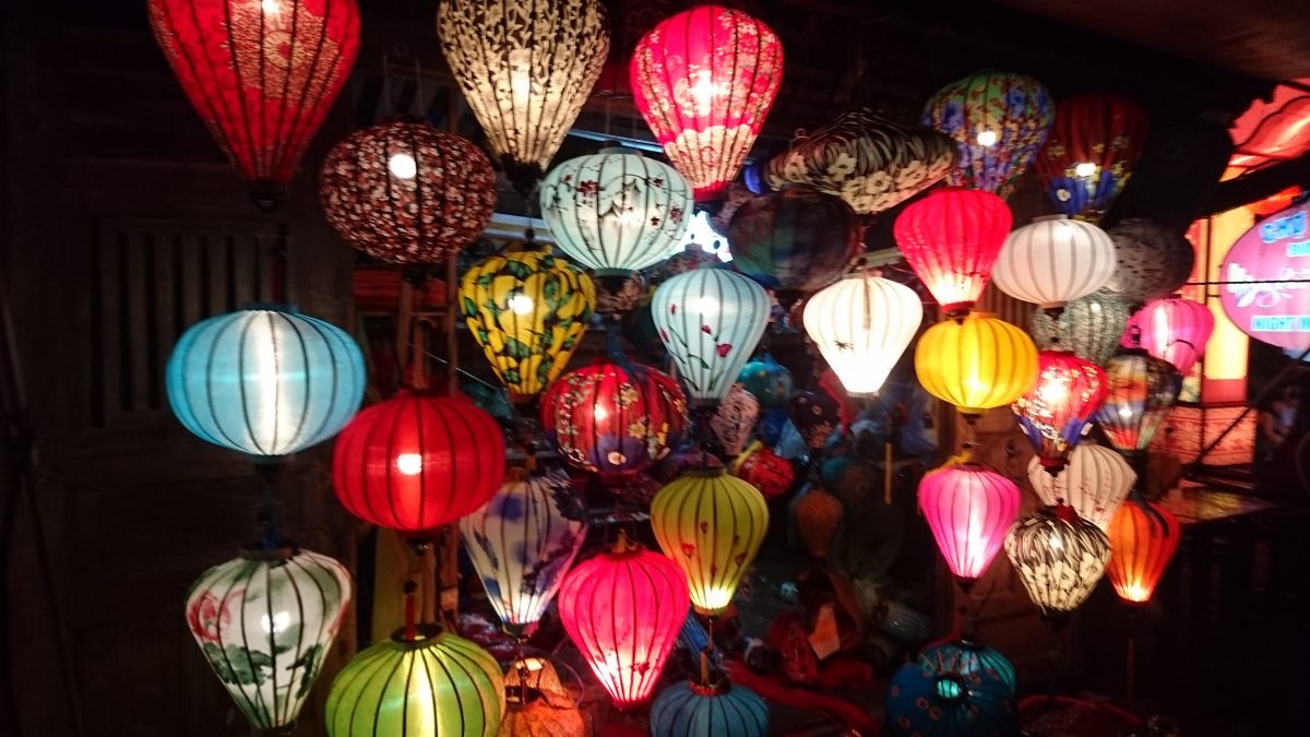 Yup, it's true, look closely and you'll see you can get an Hoi An paper lantern in the ubiquitous banana print to match your shirt / dress / suit / bikini...