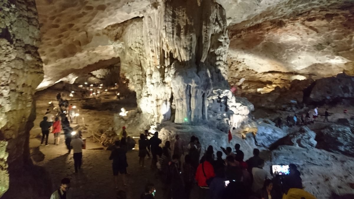 The Sung Sot (Surprise) Cave is quite extraordinary. Once you climb down in to it it seems impossibly large to be fitted in such a tiny island